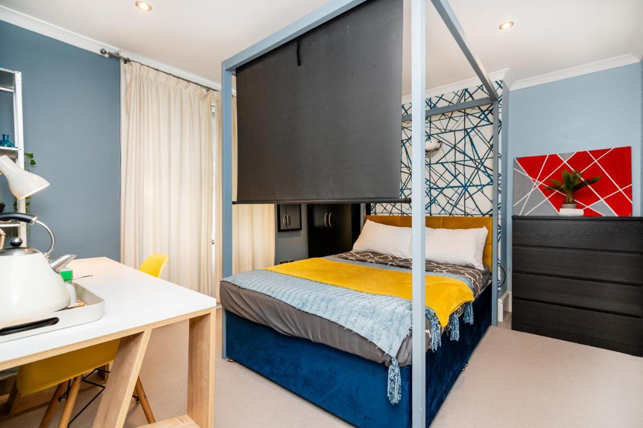 Double Room W/Projector & Garden Hot Tub ลอนดอน ภายนอก รูปภาพ