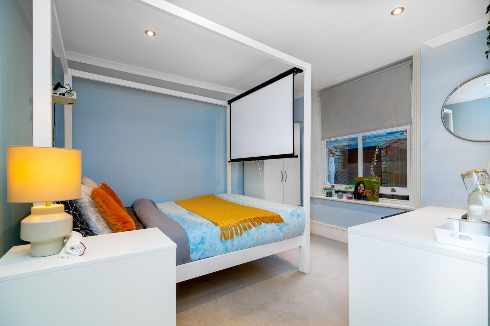 Double Room W/Projector & Garden Hot Tub ลอนดอน ภายนอก รูปภาพ